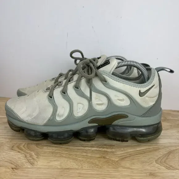 Nike Air Vapormax Plus Womens Size 8.5 Gray Green Running Shoes Sneakers - Picture 2 of 16